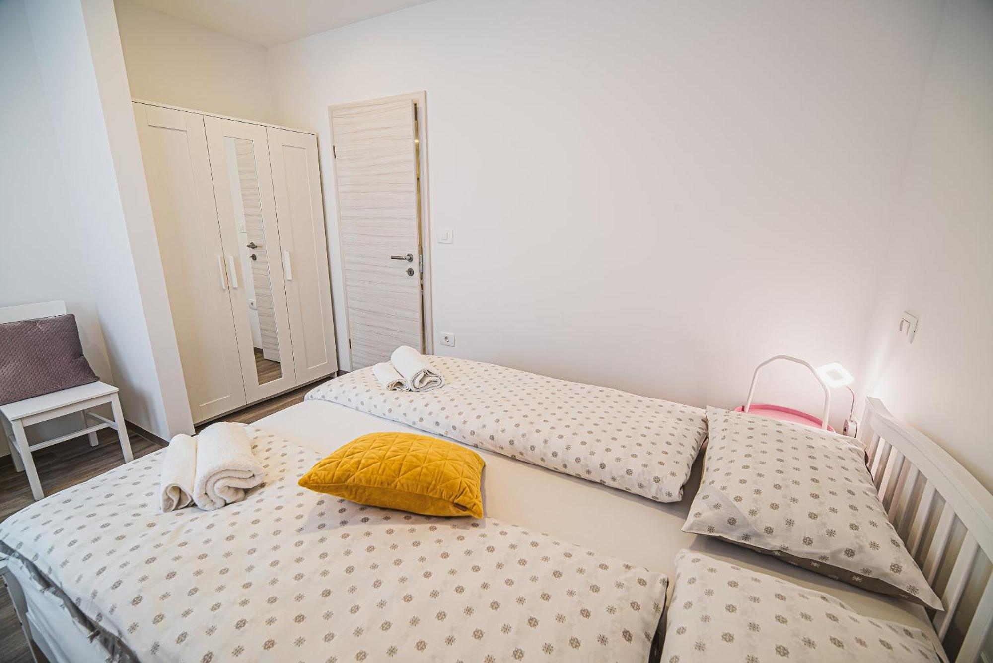 Gotar Apartment With Garden Кобарид Экстерьер фото